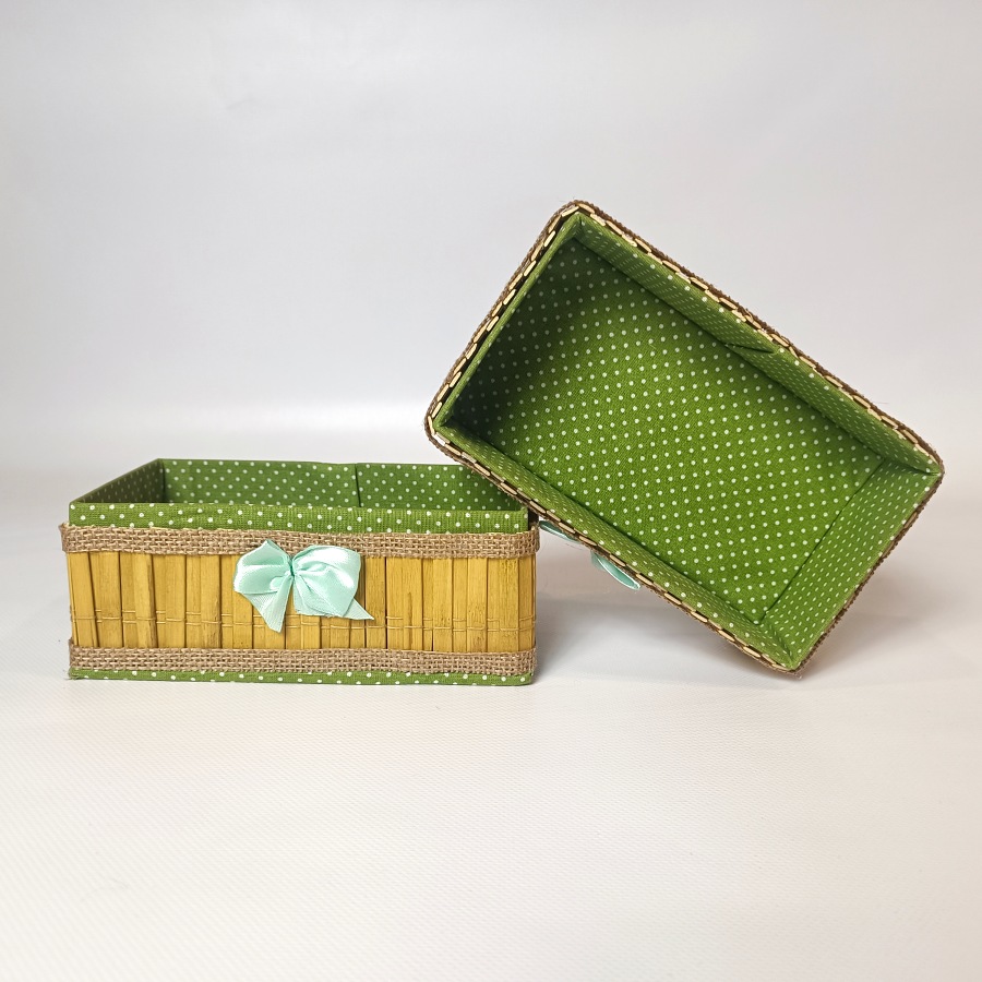 Sada dvou košíčků se zelenou látkou a bambusem