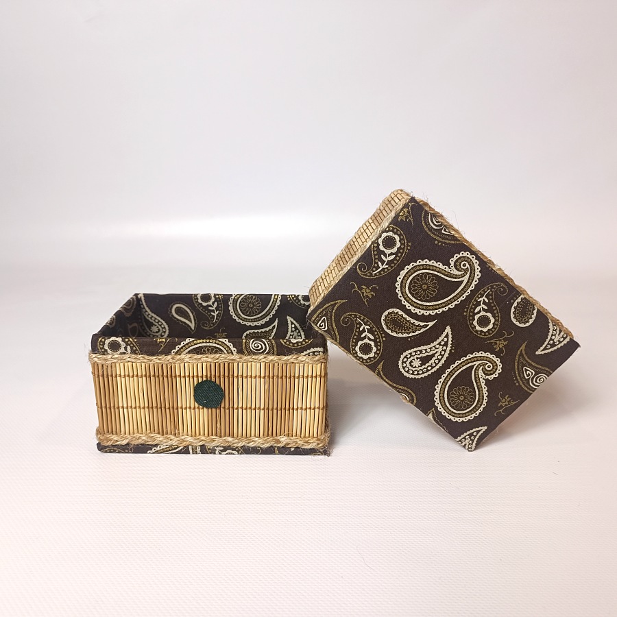 Sada dvou košíčků z bambusu a dekorační látky